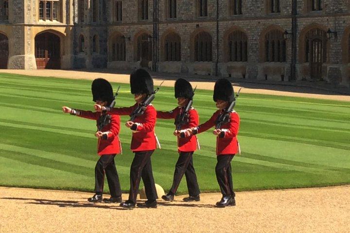 Private Half-Day Windsor Castle, Park and Old Town Tour from London