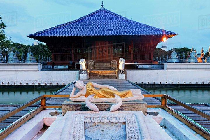 Colombo Walking Tour With Ayurveda One Hour Body Massage