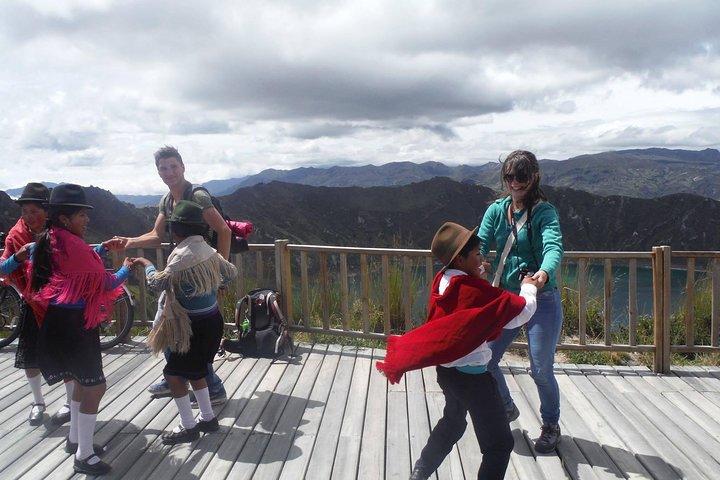 Daydream in Quilotoa: Laguna's Enchanting Embrace Awaits