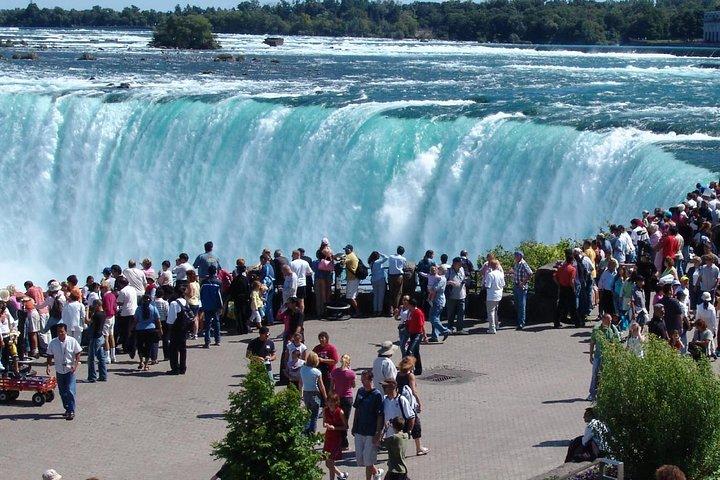 Niagara Falls & Niagara-on-the-Lake Tour from Toronto
