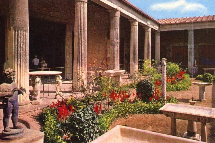 All-Inclusive Pompeii Tour with Guide, Lunch and Ticket from Rome