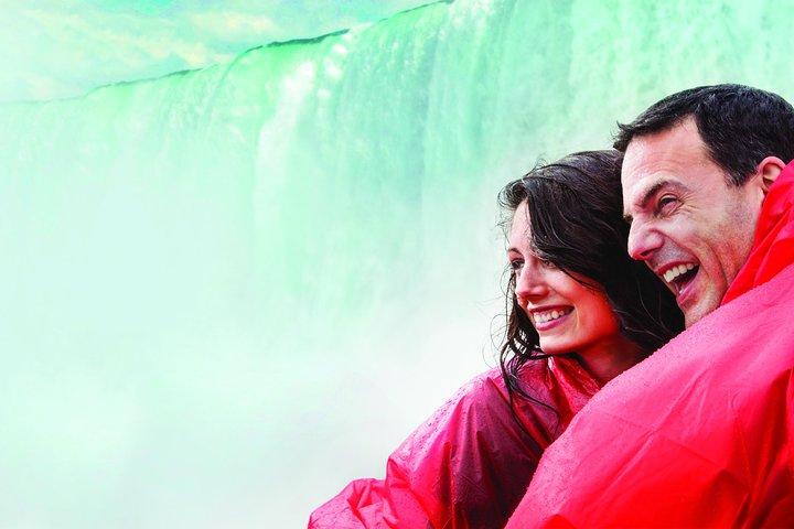 Niagara Falls & Niagara-on-the-Lake Tour from Toronto