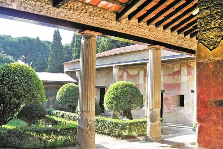 Private Pompeii Tour with Fast-Entrance Tickets to the Ruins & Exclusive Guide