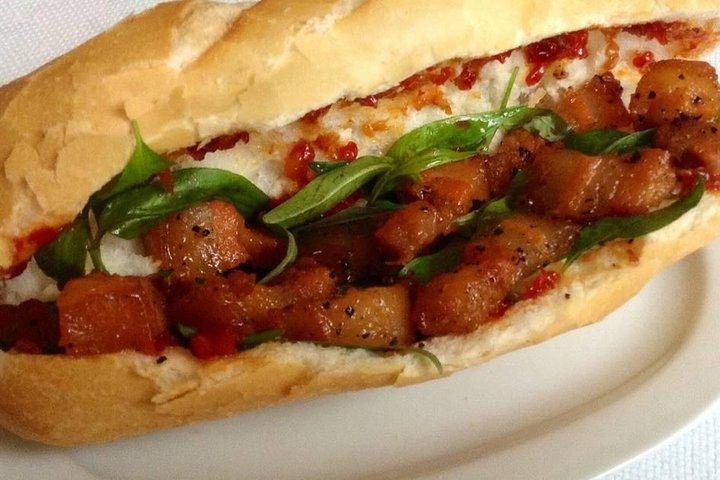 Hanoi Private Walking Tour: Street Food (HOT HOUR PROMOTING)