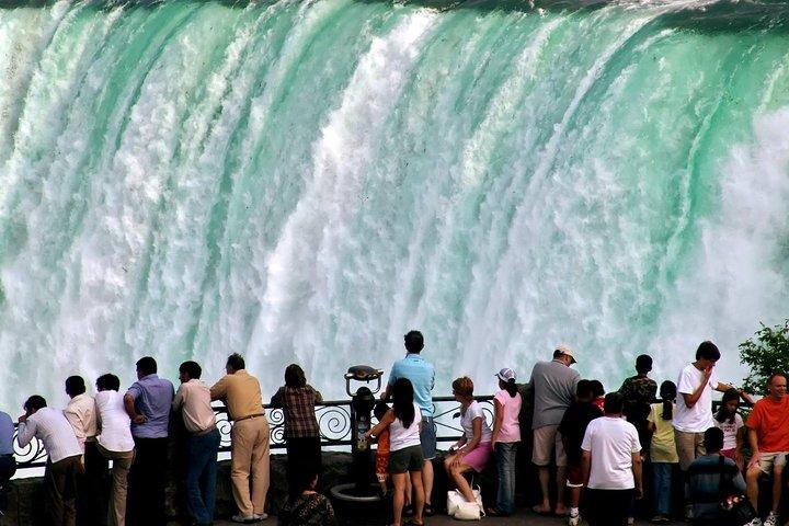 Toronto: Niagara Falls Sightseeing Tour + Boat, Journey & Lunch