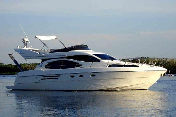Barcelona Private Luxury Motor Yacht Sunset Cruise with Drinks