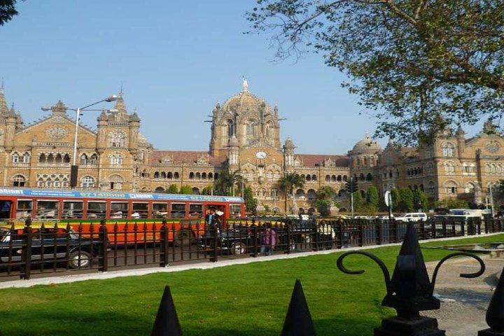 Mumbai Elephanta Caves Group Tour Half-Day All Including Guide
