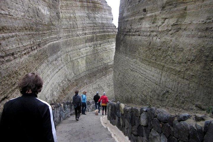 Hiking Day-Trip to Quilotoa Lagoon from Quito