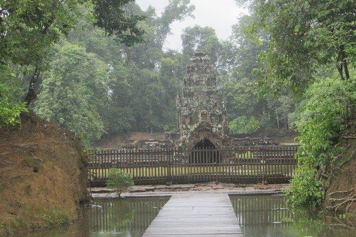 Grand Circuit with Banteay Srei and Banteay Samre Tour