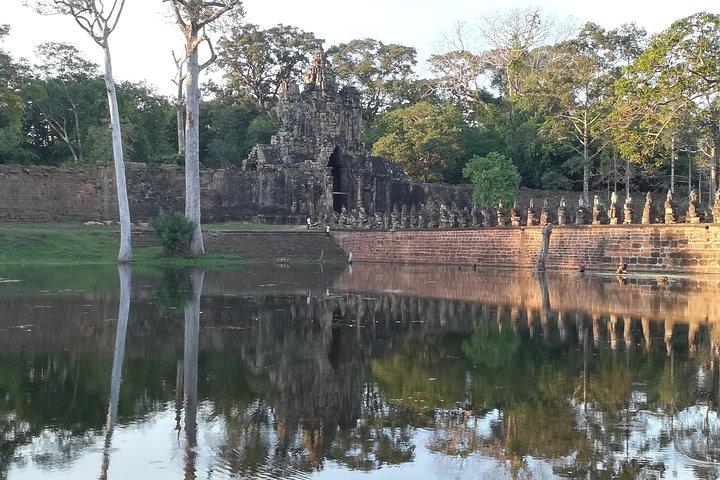 Angkor Wat Sunrise & Small Circuit Tour