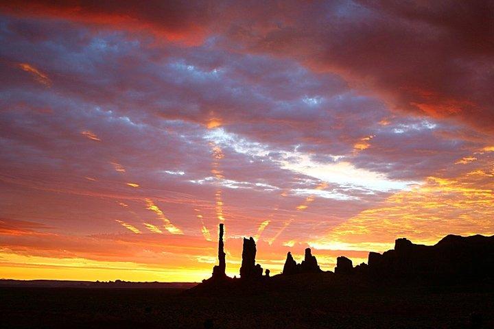 3.0 Hours of Monument Valley's Sunrise or Sunset 4×4 Tour