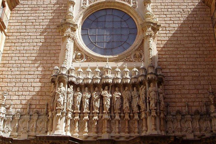 Experience Montserrat (5 hours)