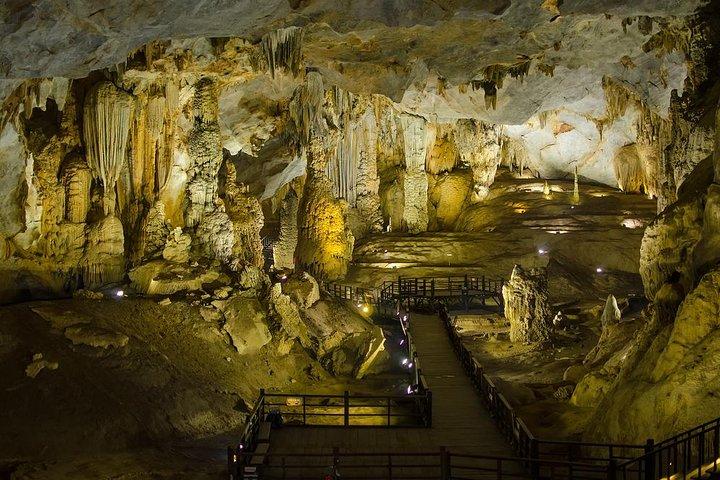 DELUXE SMALL Group : PHONG NHA CAVE And PARADISE CAVE Full Day Guided Tour