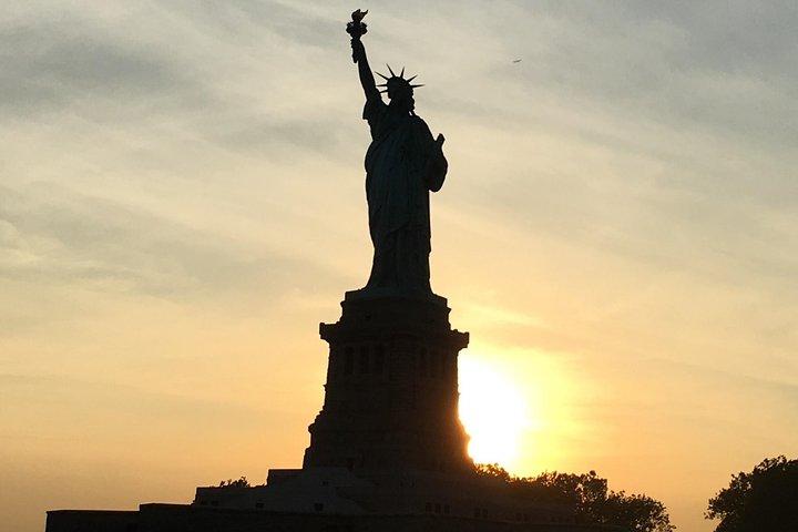 Best Private Luxury Sunset Boat Tour in New York City - 2 Hour