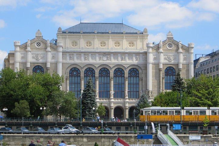 Budapest Highlights & Hidden Gems – Private Luxury Experience