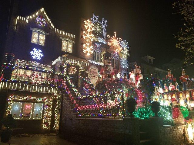 Brooklyn Dyker Heights Christmas Wonderland Bus Tour