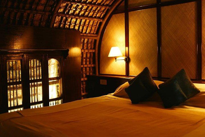 Private Full-Day Kerala Backwaters Houseboat Tour With Lunch & Pickup From Kochi