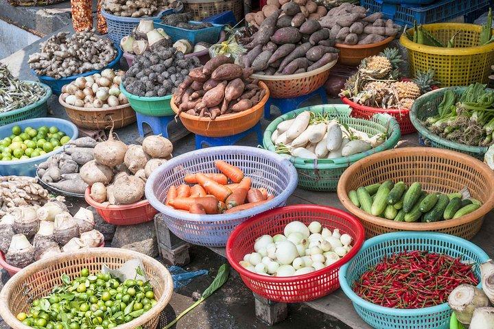 Small-group Cooking Class with Market visiting (3 hours)