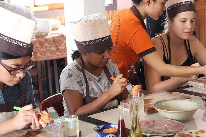 Small-group Cooking Class with Market visiting (3 hours)
