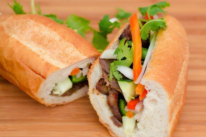 Small-group Foodie by Night in Saigon (04 hours)