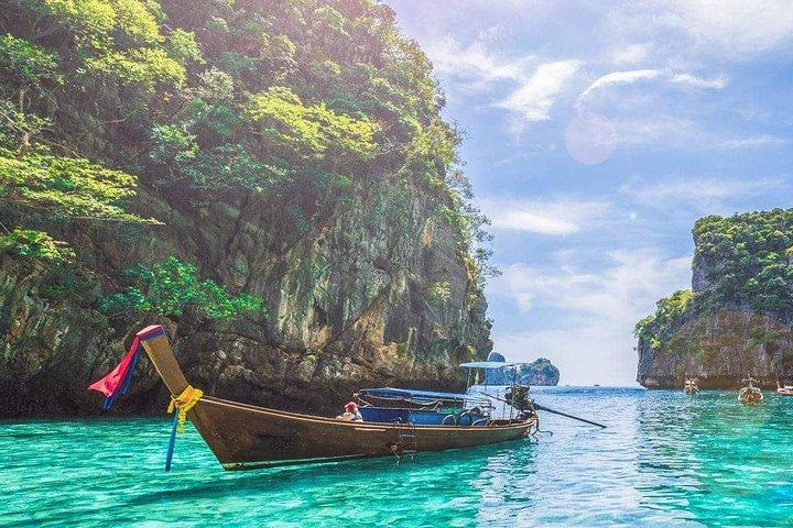 Phi Phi Island Big Boat Tour – Snorkeling, Beaches & Scenic Views