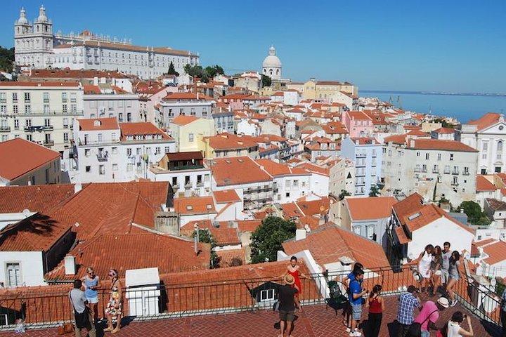 Lisbon Highlights PRIVATE Half Day Tour with a local Guide
