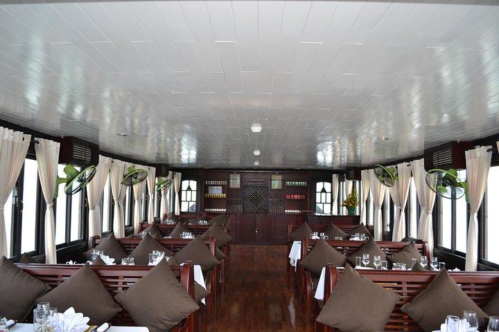 Private Full-Day Halong Bay Tour Including Cruise, Kayaking and Surprising Cave