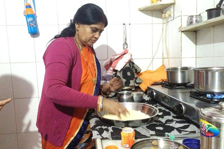 Vegetarian Rajasthani Cooking Class & Meal with Locals in Jaipur