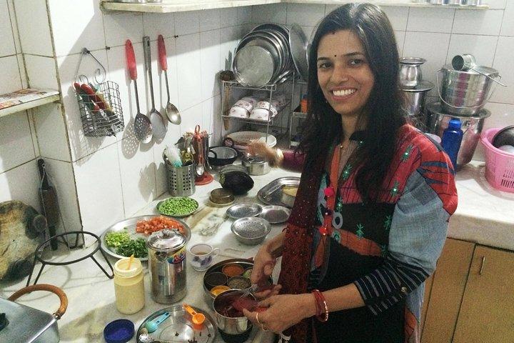 Vegetarian Rajasthani Cooking Class & Meal with Locals in Jaipur