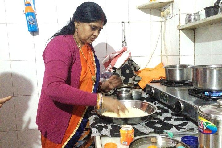 Jaipur Market Tour & Vegetarian Rajasthani Home Cooking Class