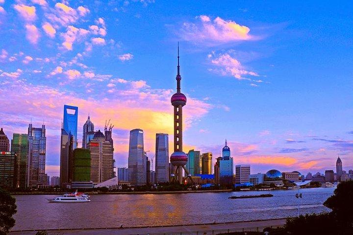 4-Hour Shanghai City Private Flexible Tour plus Acrobatic Show and Dinner