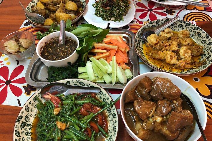 Cooking class in the down town of Yangon, half day tour (07:30 AM - 12:30 PM)
