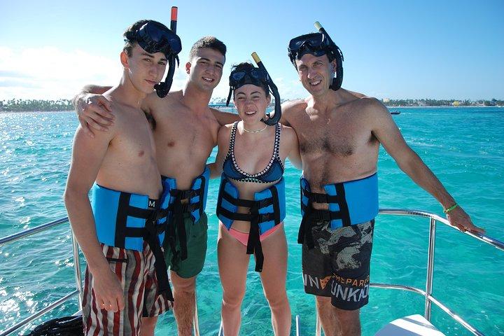 Great Snorkeling Cruise with Sharks & Stingray Encounter and Natural Pool