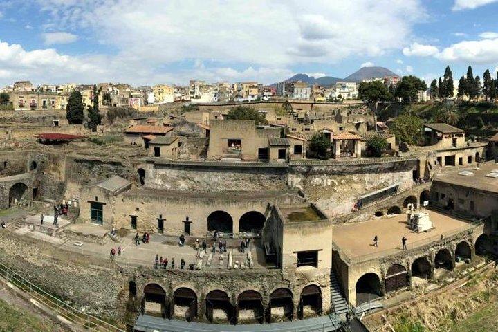 Tour of Mt. Vesuvius+Pompeii+Herculaneum (Full Day)