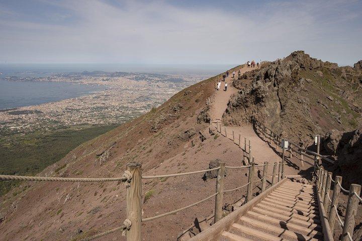 Tour of Mt. Vesuvius+Pompeii+Herculaneum (Full Day)