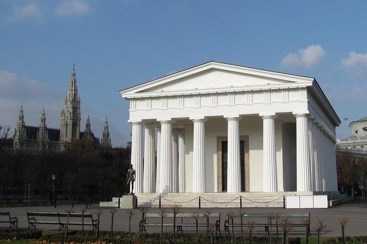 Private Vienna Evening Walk — Orientation for Your First Night