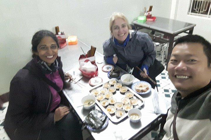 Hue Food Tour by Walking or Cyclo or Motorbike with Driver