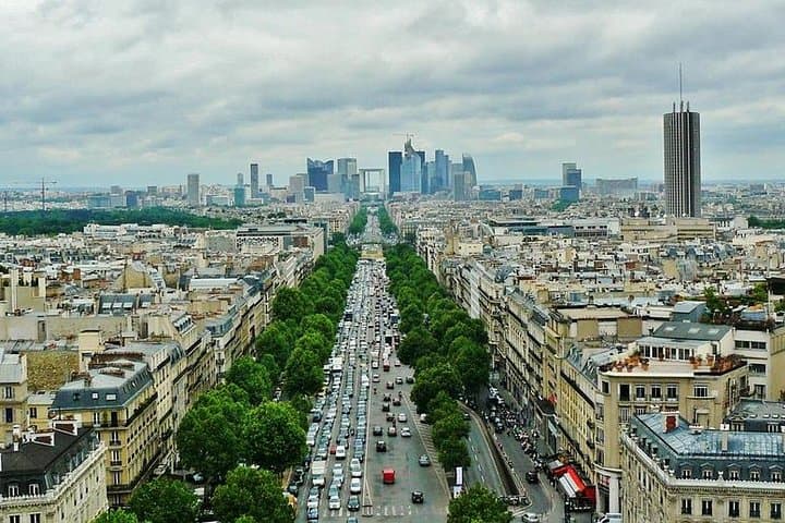 Private 4-hour city tour of Paris with driver and official guide