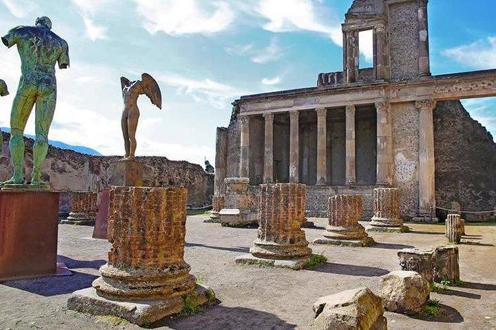 Private Excursion to Pompeii and Amalfi Coast from Naples Cruise Port or Hotel