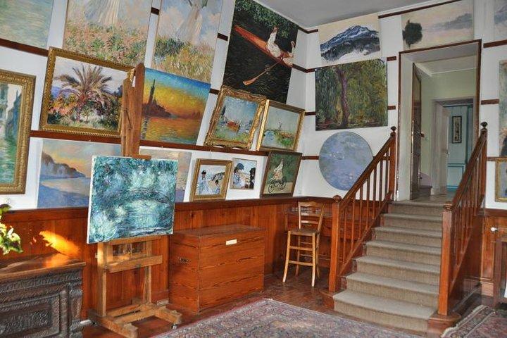 Guided tour of Claude Monet's house in Giverny by private car from Paris