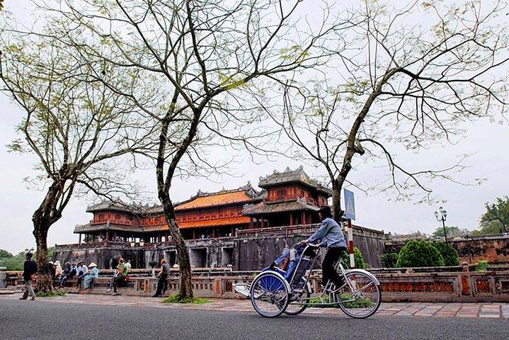 Private Tour: Experiencing Hue's Street Food by Cyclo