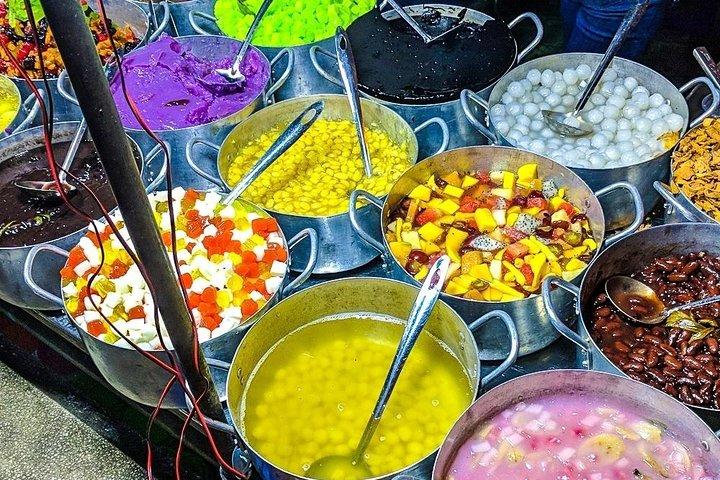 Private Tour: Experiencing Hue's Street Food by Cyclo