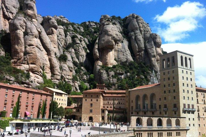 Experience Montserrat (5 hours)