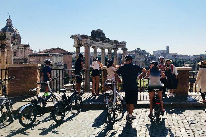 Gems of Rome: Small group E-bike tour with street food stops