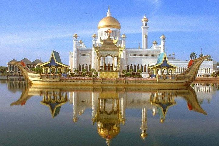 Full-Day Abu Dhabi Tour & Ferrari World Tickets