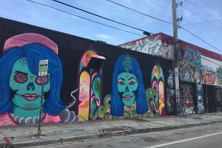 2H Private Classic Car Tour Miami Beach & Wynwood