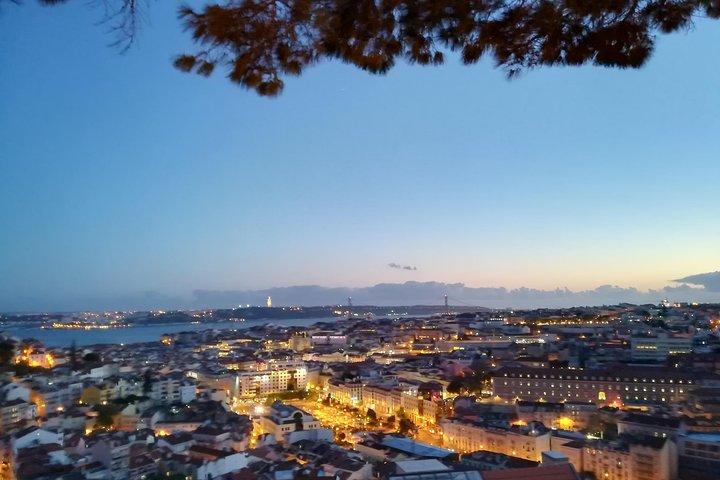 Lisbon Highlights PRIVATE Half Day Tour with a local Guide