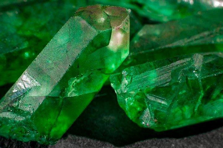 Semiprecious Gemstones Shopping Tour with Hotel pickup and drop-off