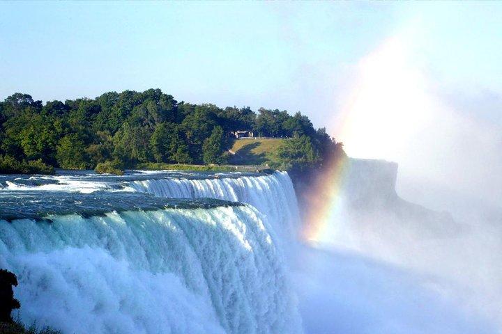 Niagara Falls Tour from Toronto with Winery & Niagara on The Lake