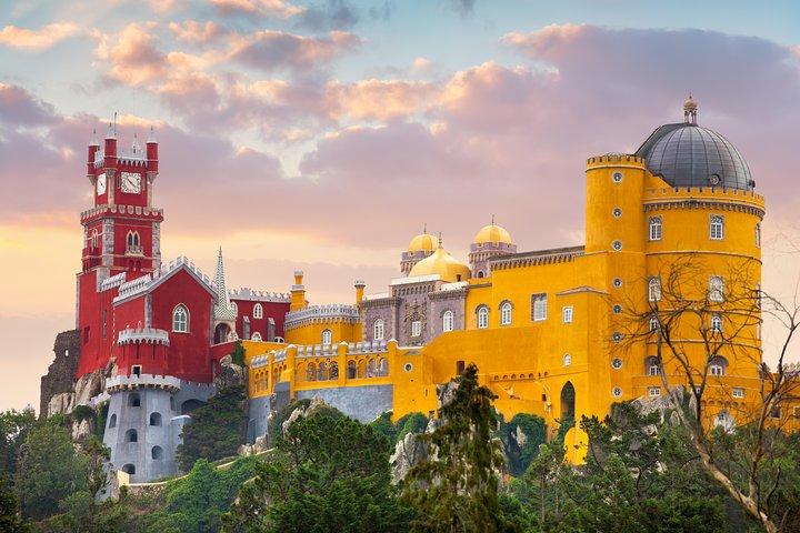 Sintra, Cabo da Roca, Cascais Small Group Tour with Hotel Pick Up